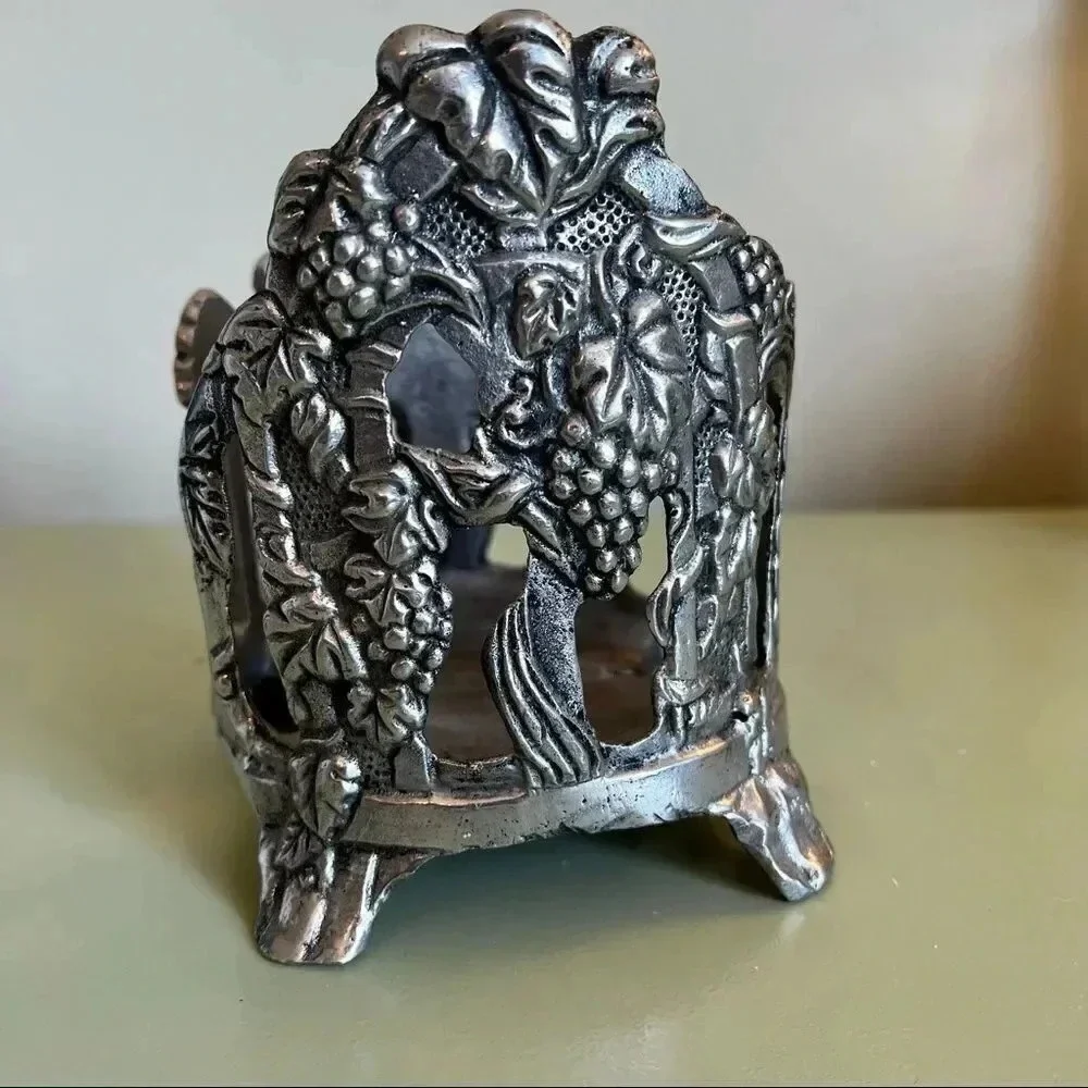 𝅺Vintage Stunning grape leaf‎ silver etched open candle holder